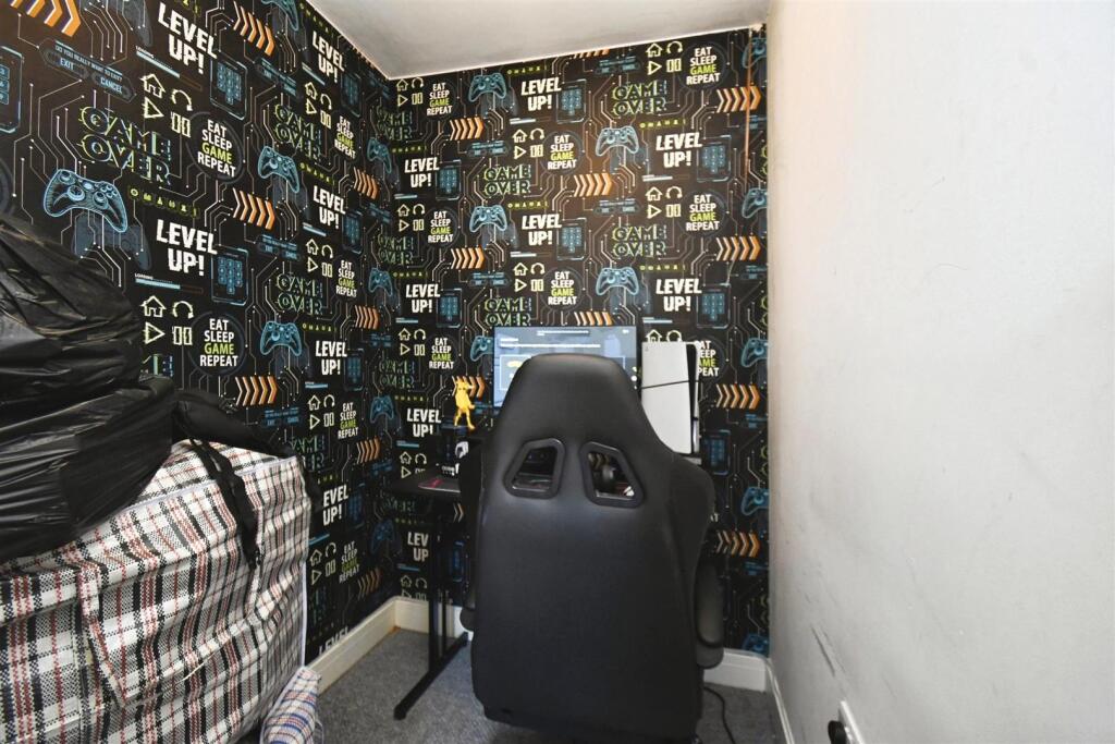 Walk in wardrobe/dressing area