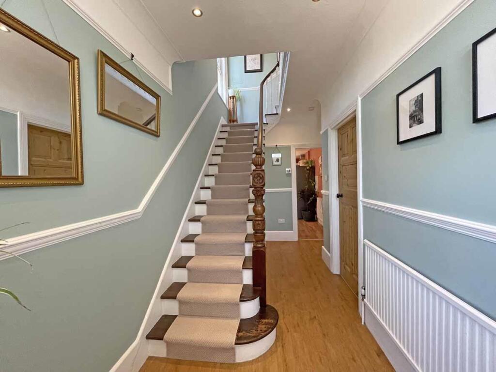 Eggbuckland Road 115 Entrance Hall 2.jpg