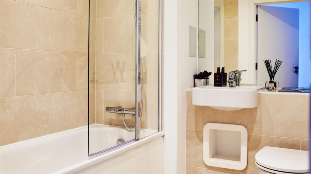 UNCLE_NewCross_FI...