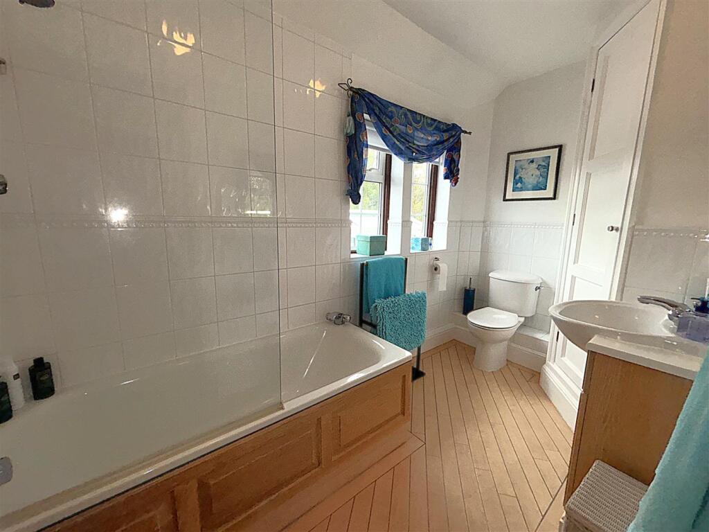 FAMILY BATHROOM