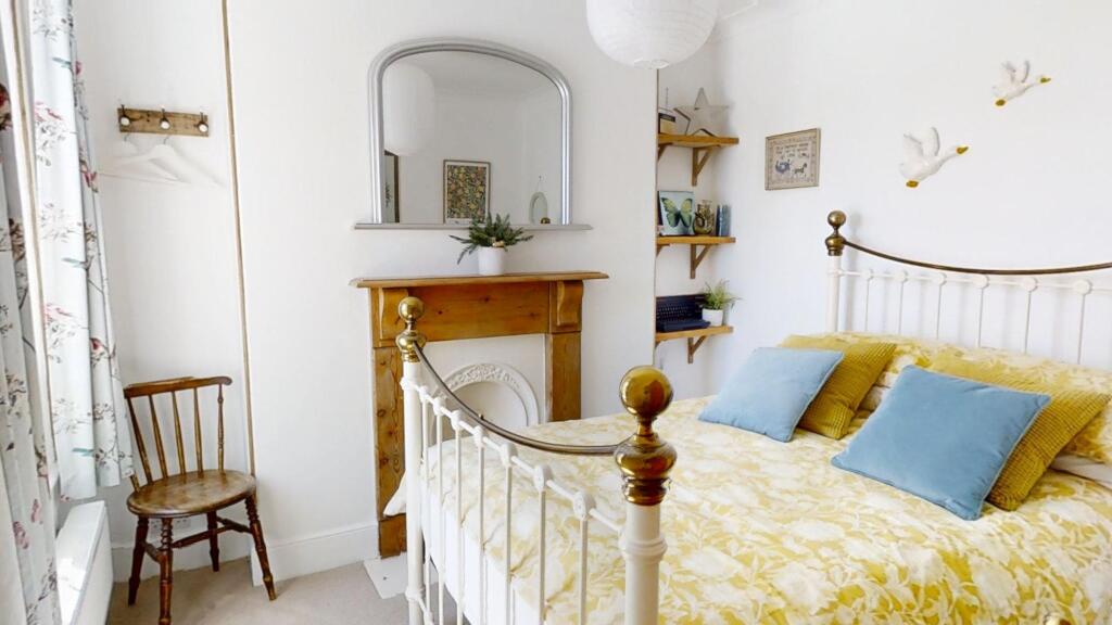 St-Georges-Road-Portland-Dorset-UK-06032025_094611