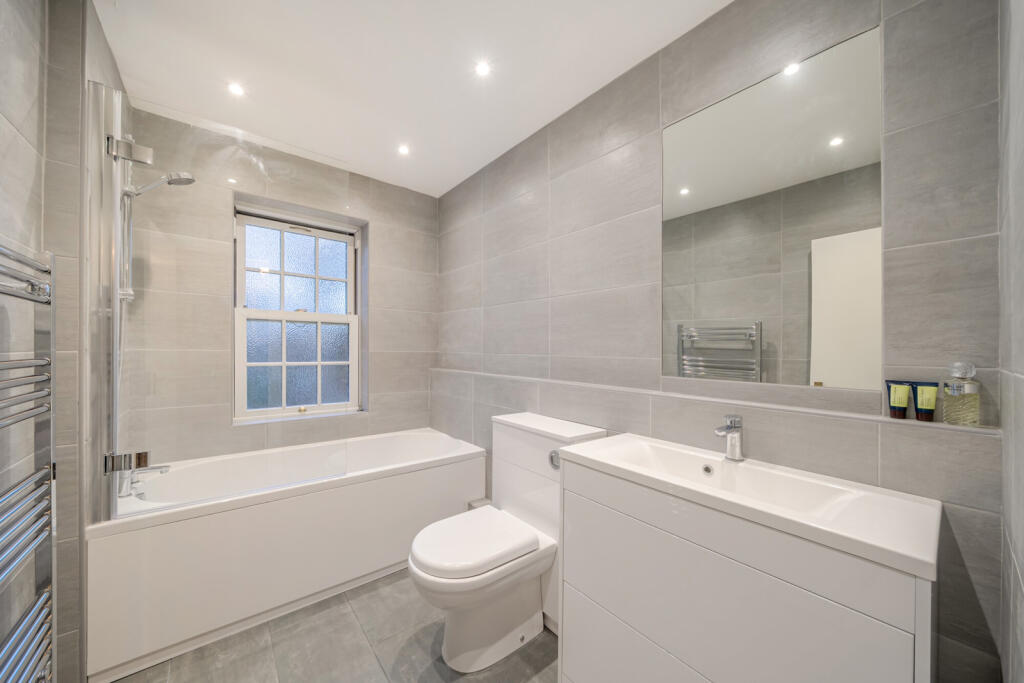 1388744-11-693af4...