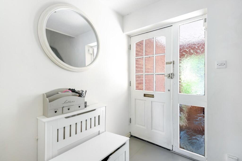 FARRIERS CLOSE,15-20.jpg