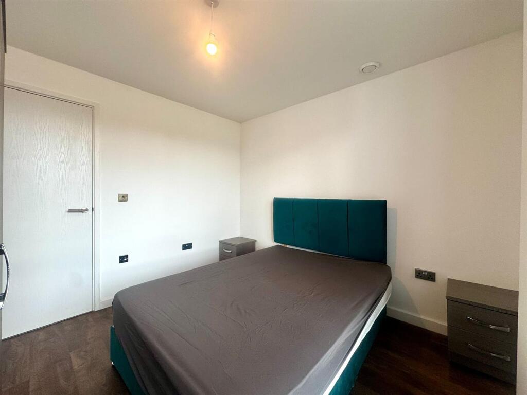 Second bedroom pic 2.jpeg