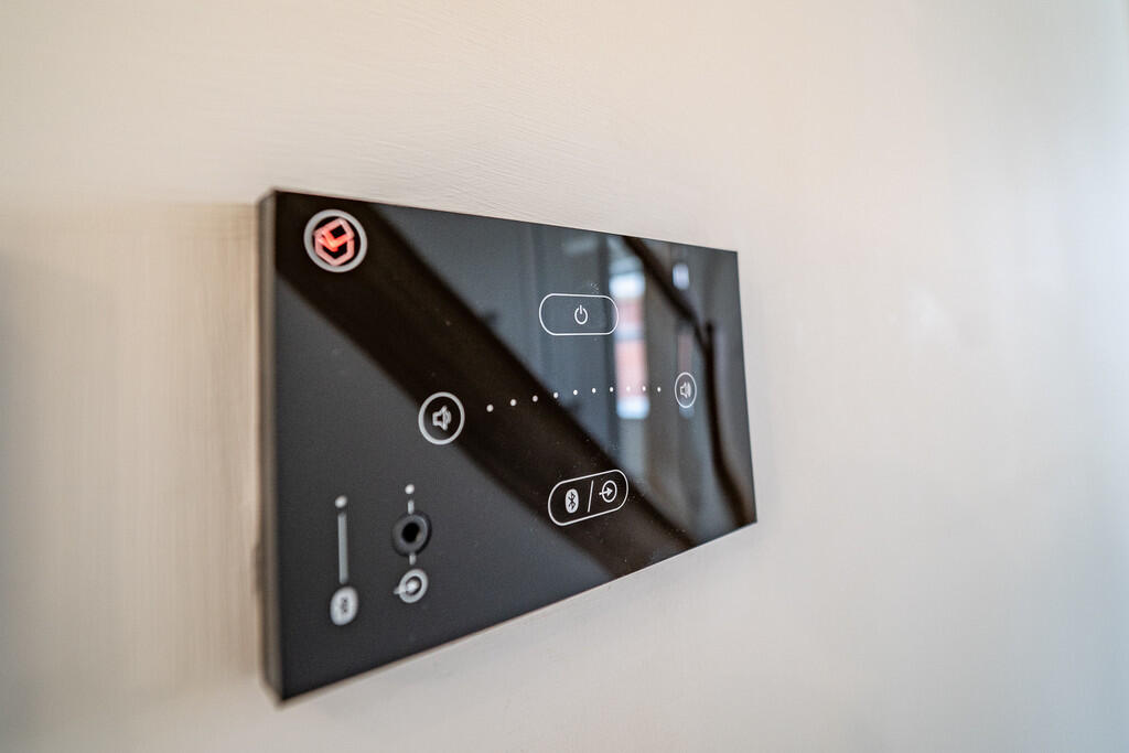 HiFi Controls for...