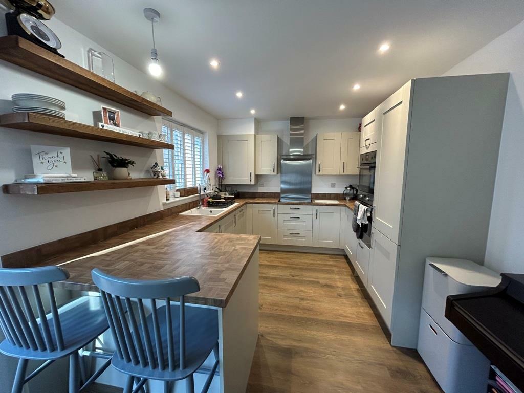 KITCHEN DINING ROOM