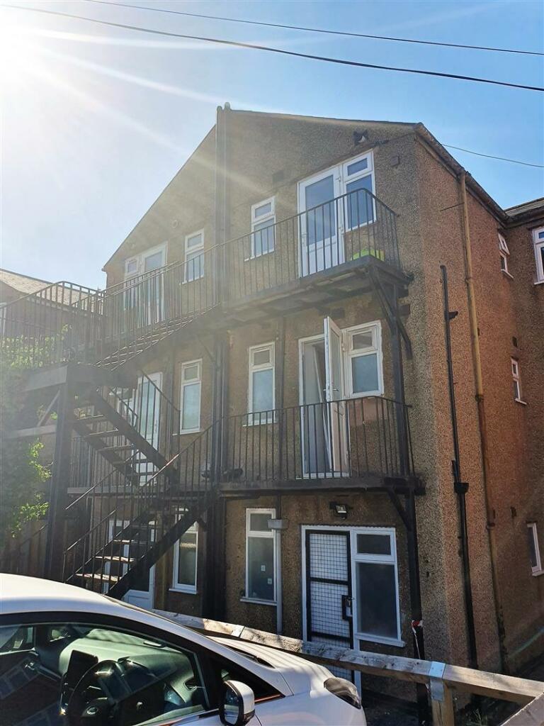Albany Road, Earlsdon - outside.jpg