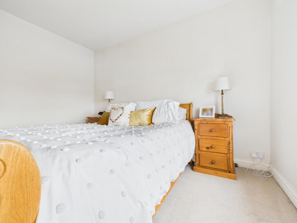 CAM03729G0-PR0153-STILL021