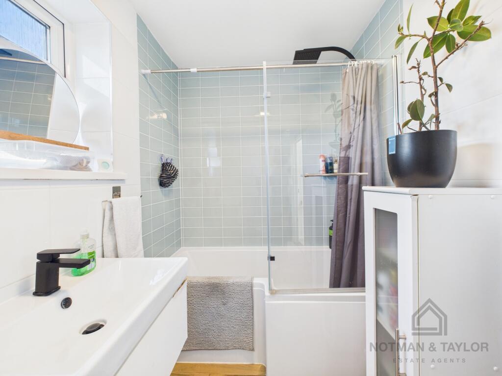 Hollong Park, Antony