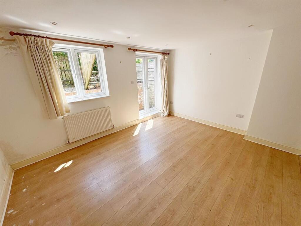 Garden room Bed 5.jpg