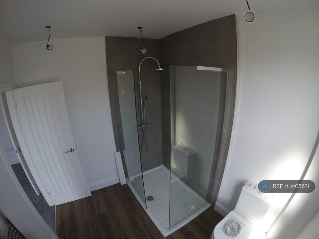 Cellar Ensuite Bathroom