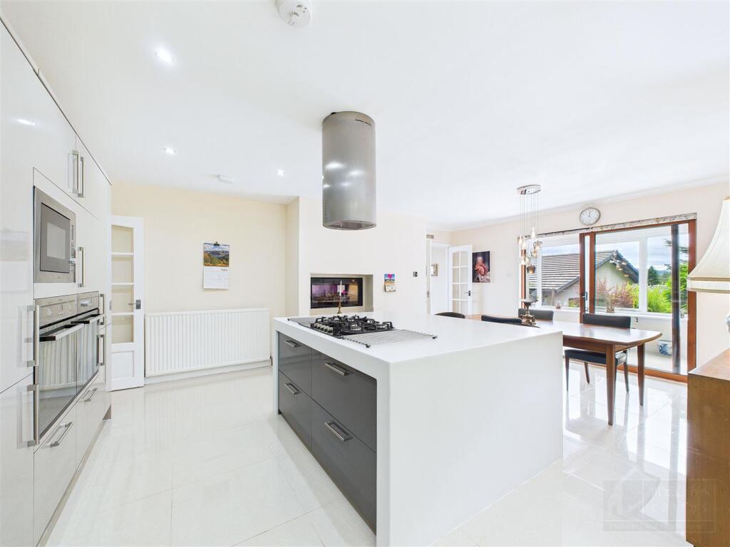 Kitchen &amp; Dining Area