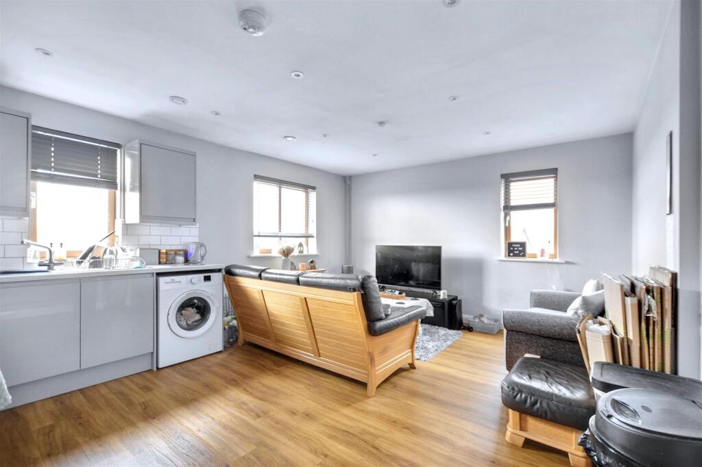 Living Kitchen_1.jpeg