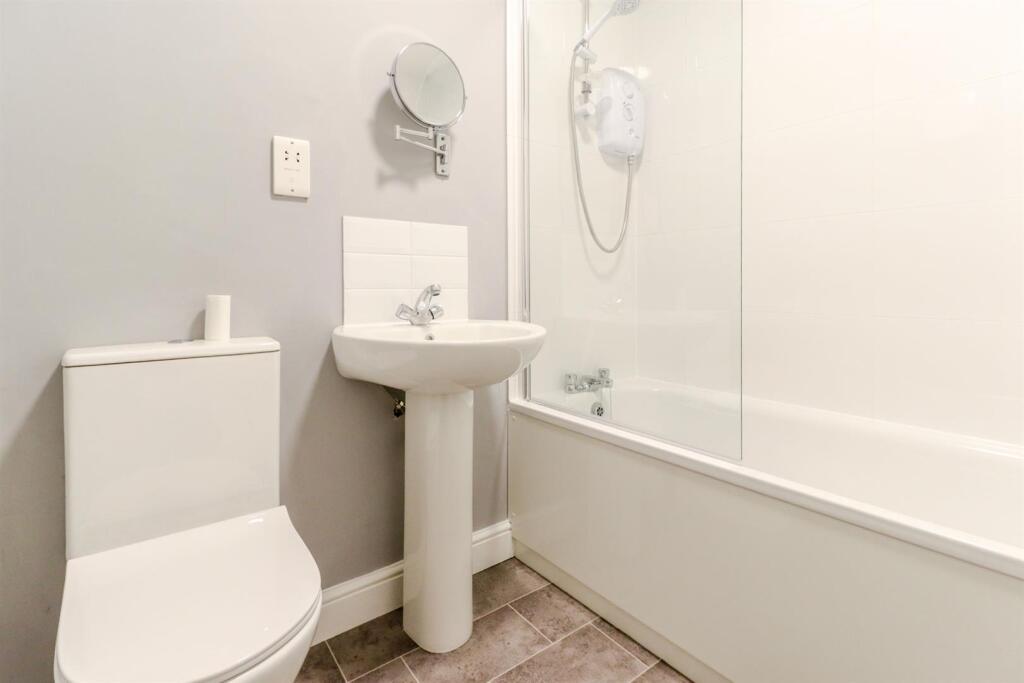 Flat 1 James Lee Square-19.jpg