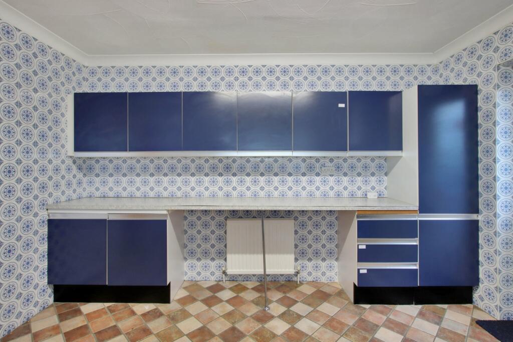 4 - Kitchen