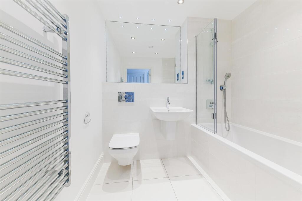 Helmsdale Court, 77 Woodcote Road8.jpg