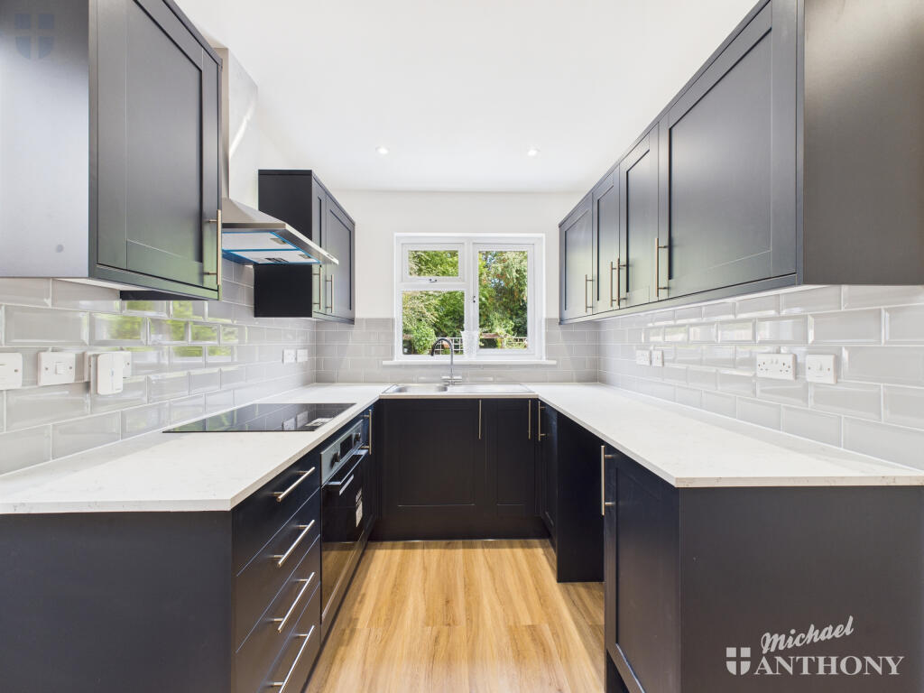 CAM03218G0-PR0738-STILL012