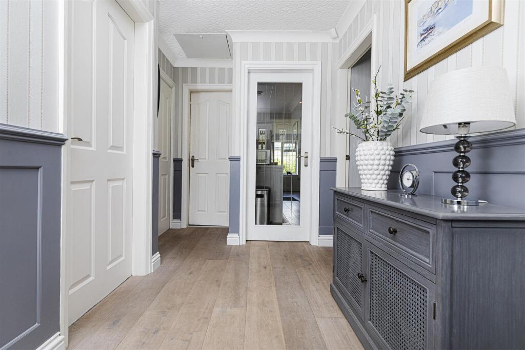 Bramleys Estate Agents - Gernhill Avenue - Fixby (