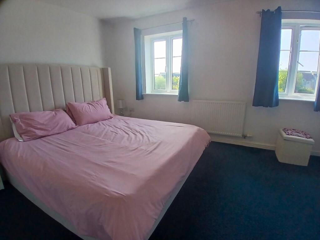 Bed 1.jpg