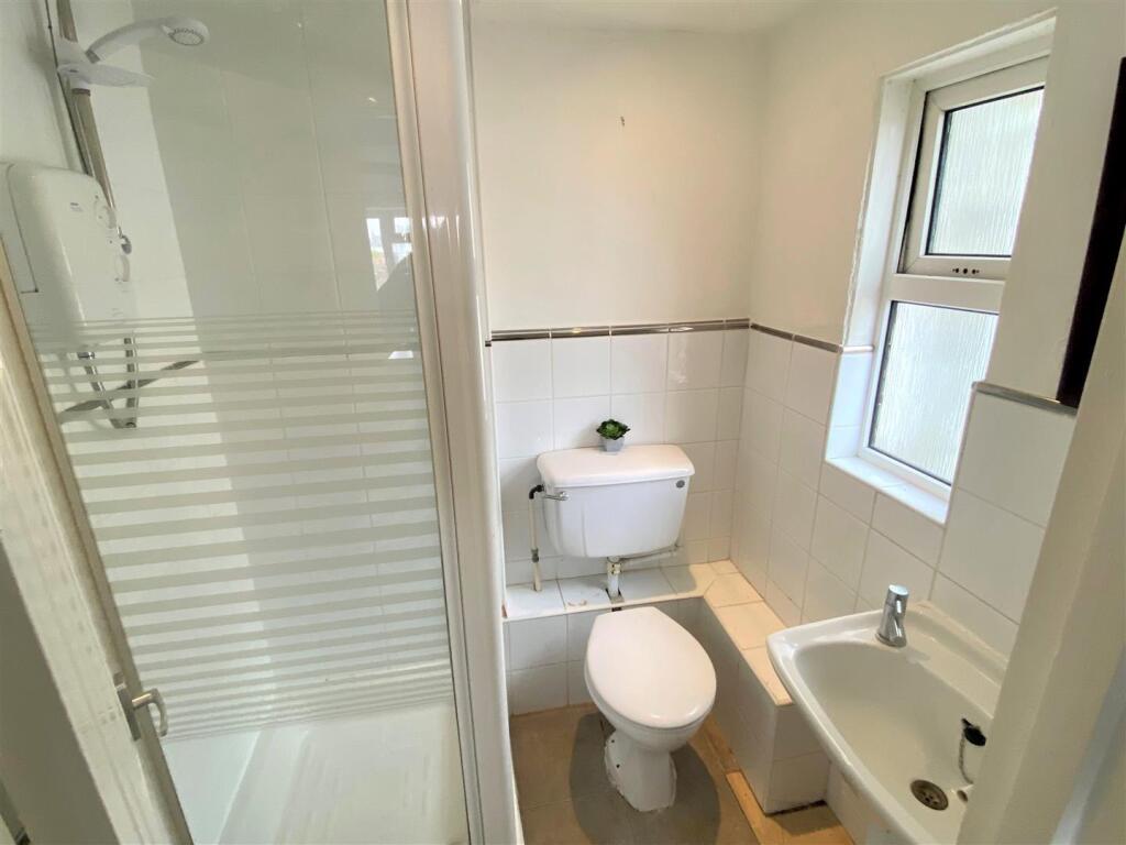 Flat 3, 1 Trenance Road Shower Room