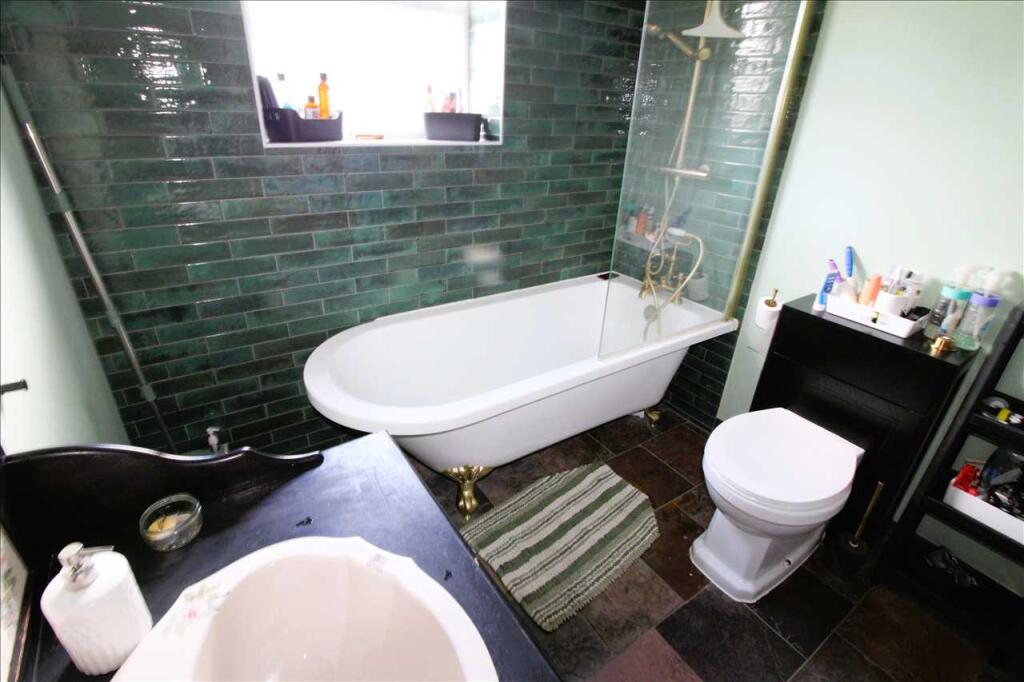DOWNSTAIRS BATHROOM