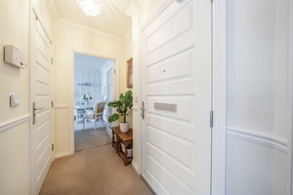Hallway.jpg
