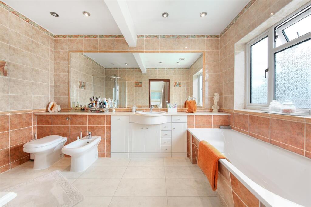 253 Salmon Street - ElruzzS9H4mMgIpkAELr.jpg