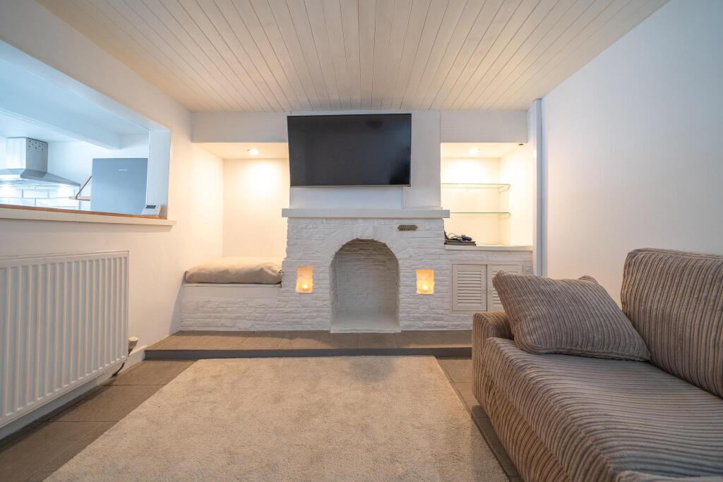 Snug (Lower Ground Floor)