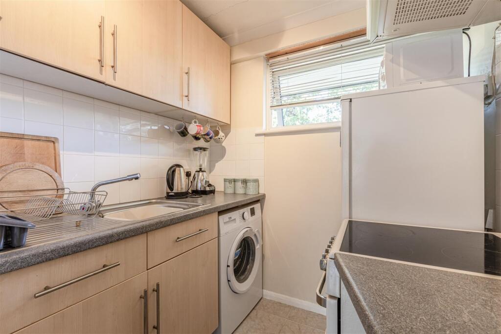 New Court, KT15 2EE - 5.jpg