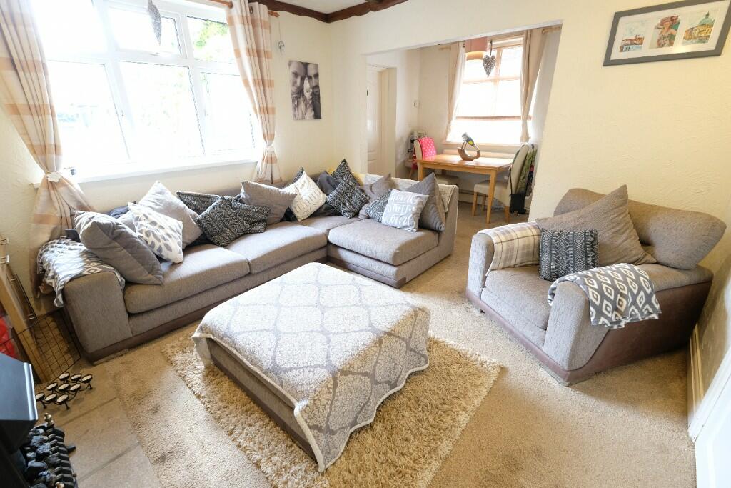 SITTING/DINING ROOM