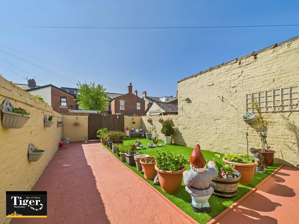 CAM02176G0-PR0561...