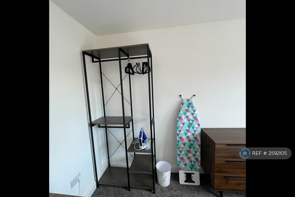 Bed 1: King