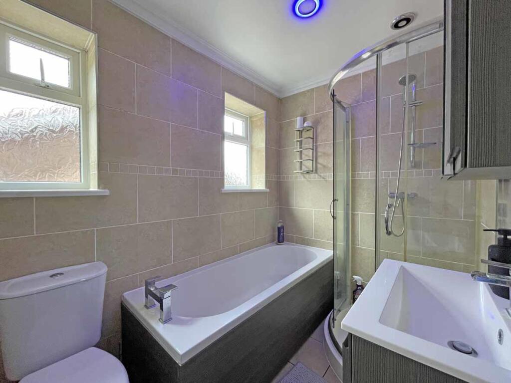 Erlstoke Close 36 - Bathroom...jpg