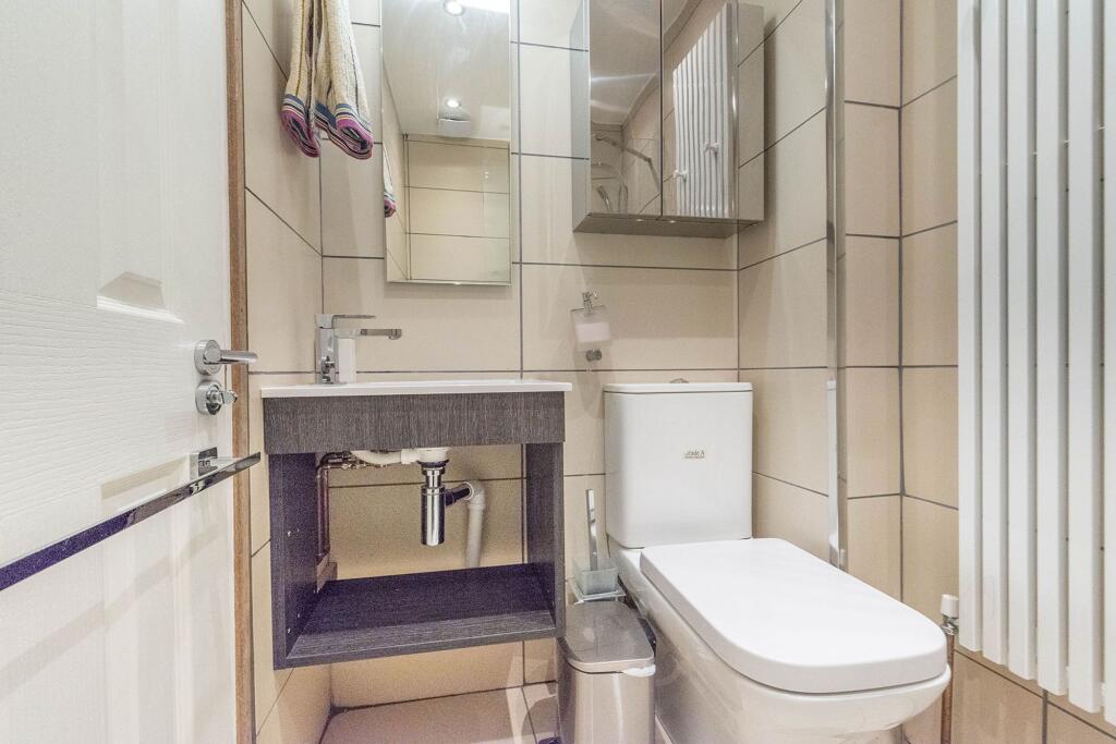 SIX DOUBLE BEDROOMS AND FOUR BATHROOMS