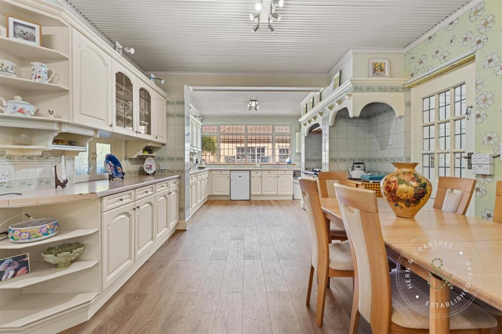 Rhiwbina Hill, Hern Crabtree (34).jpg