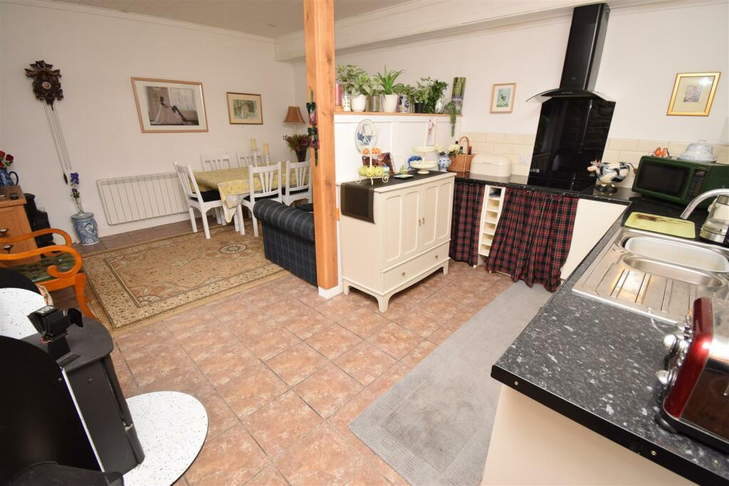 ANNEXE KITCHEN-DINING ROOM.JPG