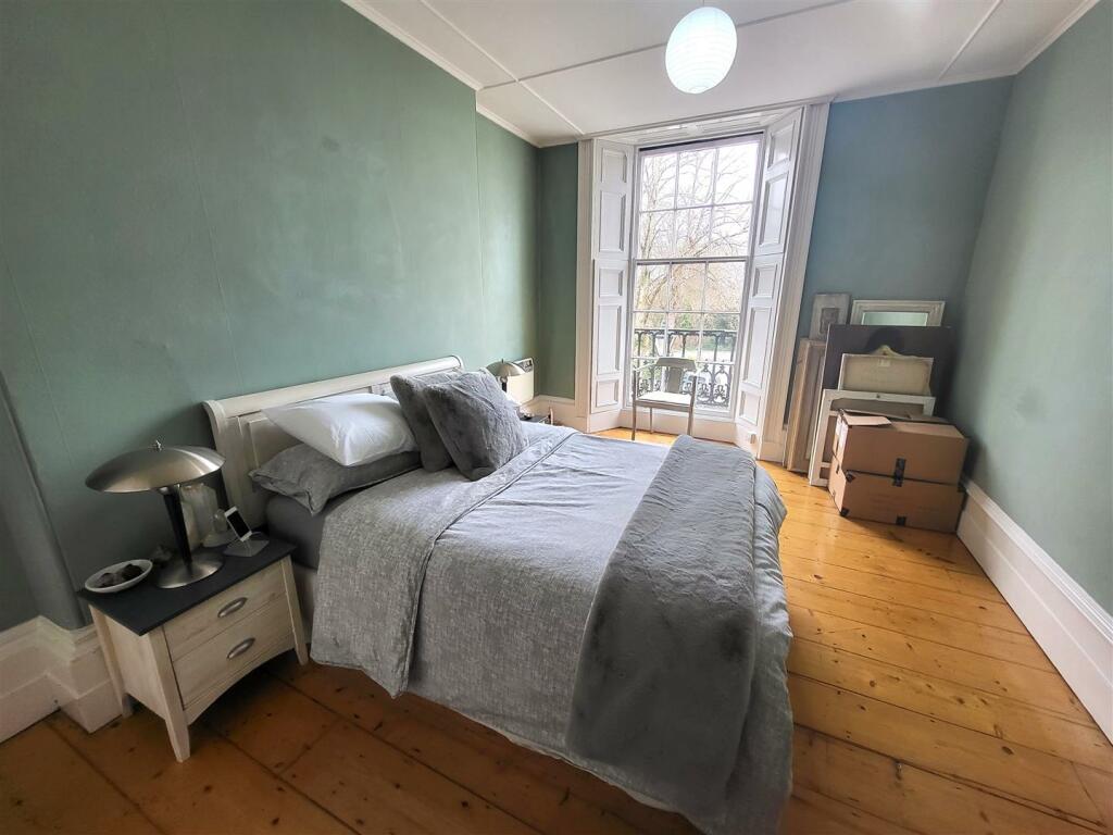 bed 1.jpg
