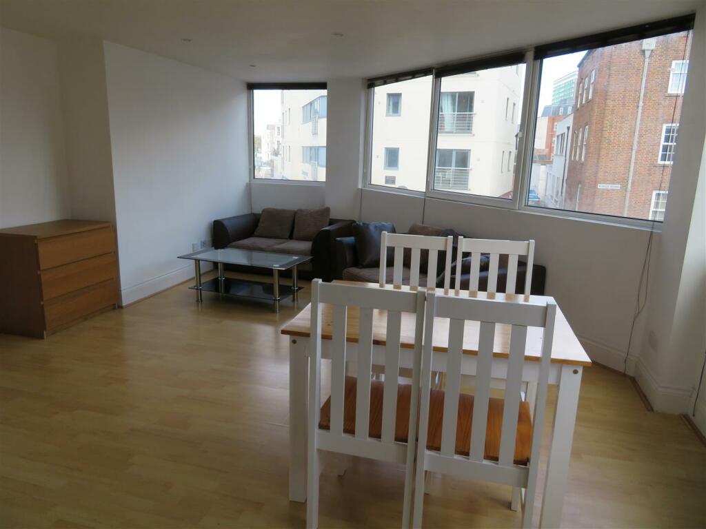 9 Kings House Lounge3.JPG
