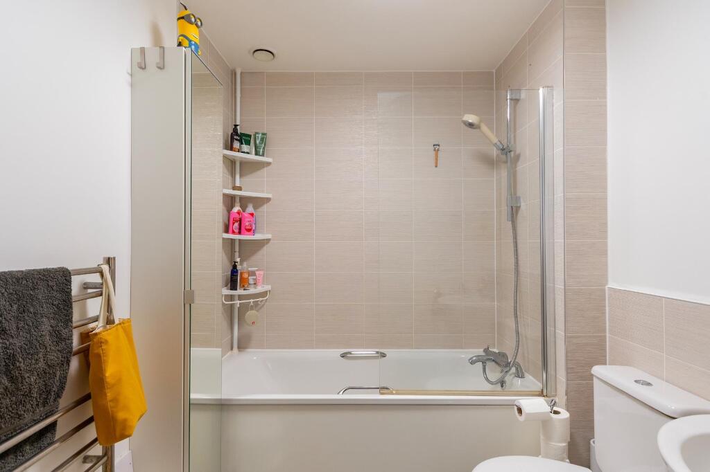 1S0HRE - Bathroom B.jpg