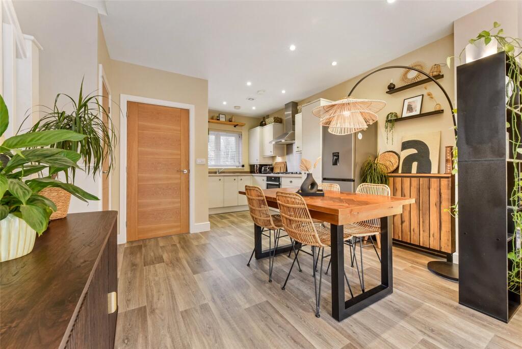 Sitting/Dining Room