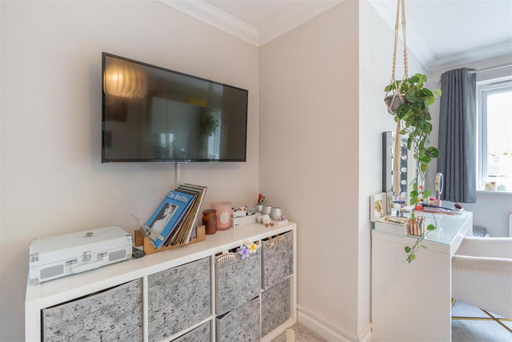 5 Abbots Mere Close-30.jpg