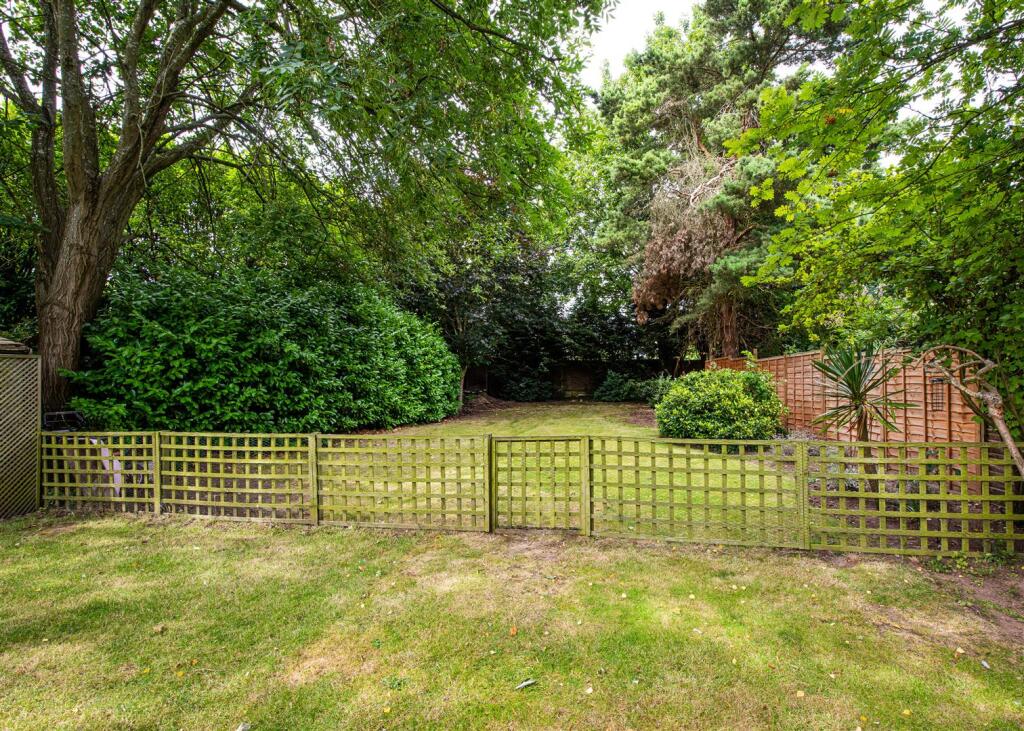 58 Perton Road-gdn3.jpg