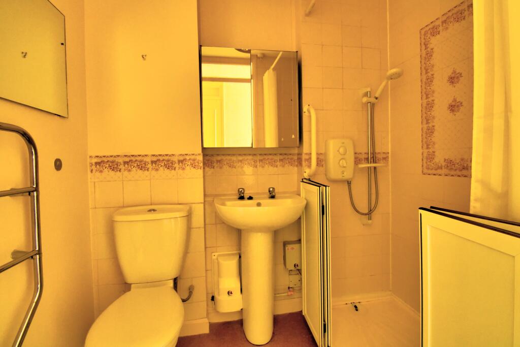 Adapted shower room