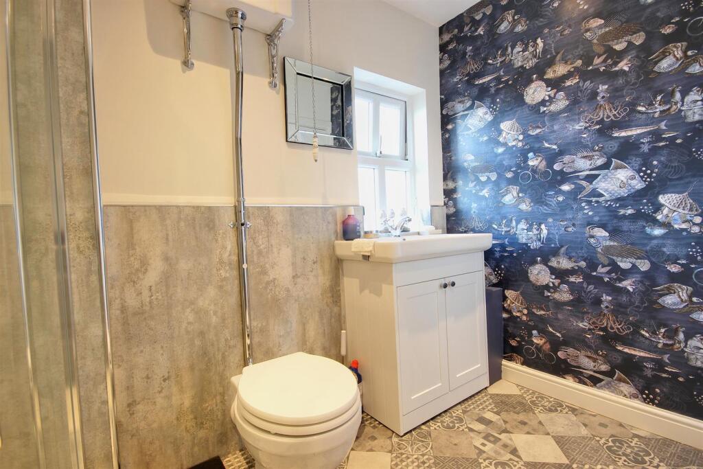 SHOWER ROOM / WC