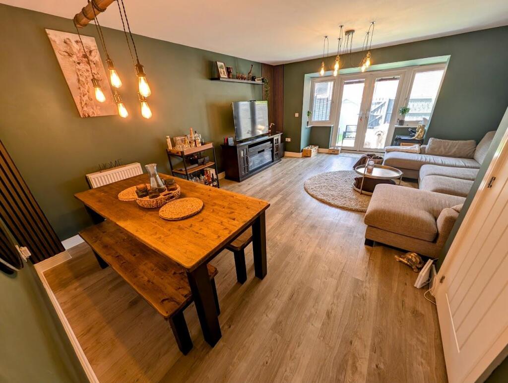 170 Dowsell Way lounge 2.jpg