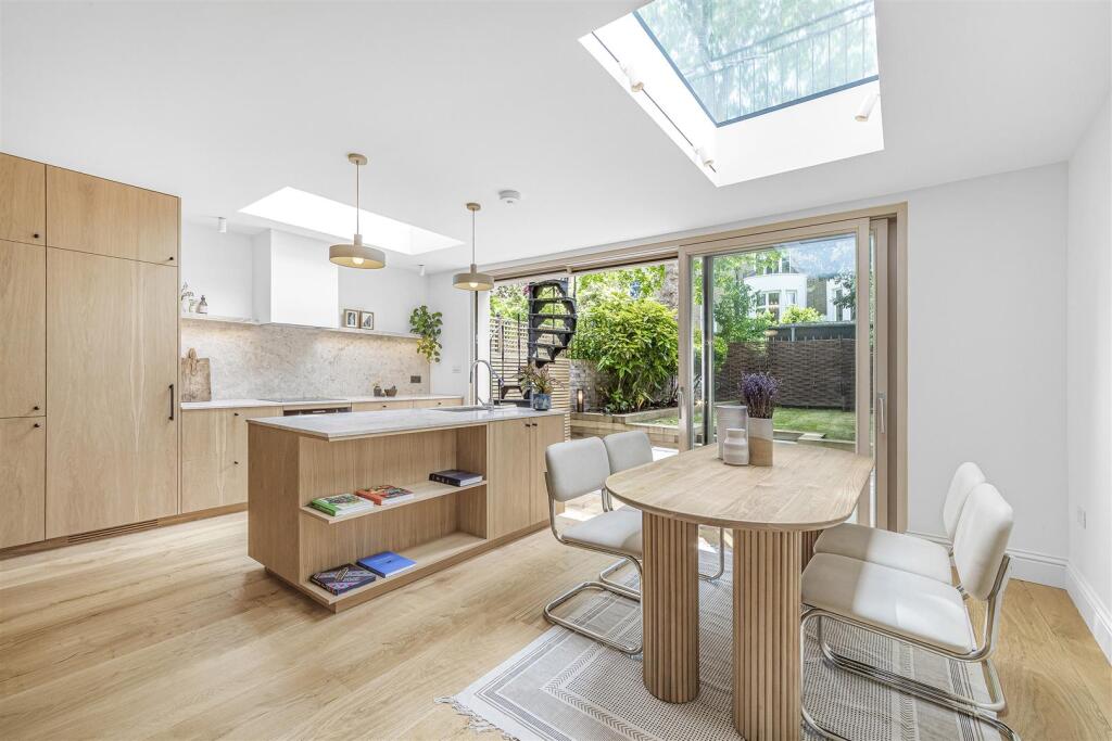 KITCHEN2 (6).jpg