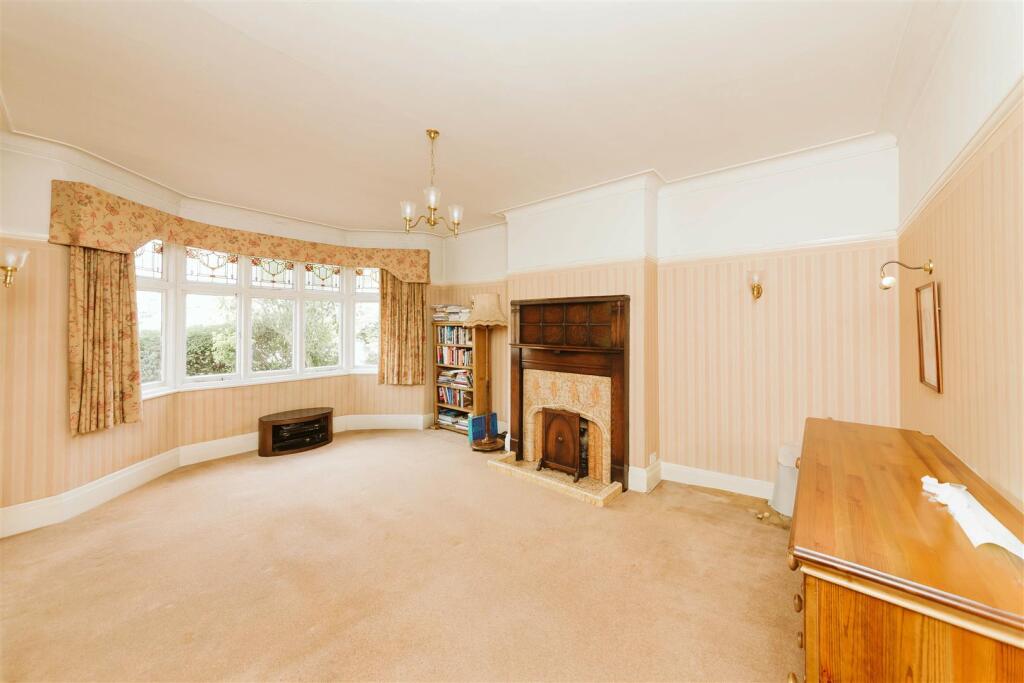 Holmes Grove (30).jpg