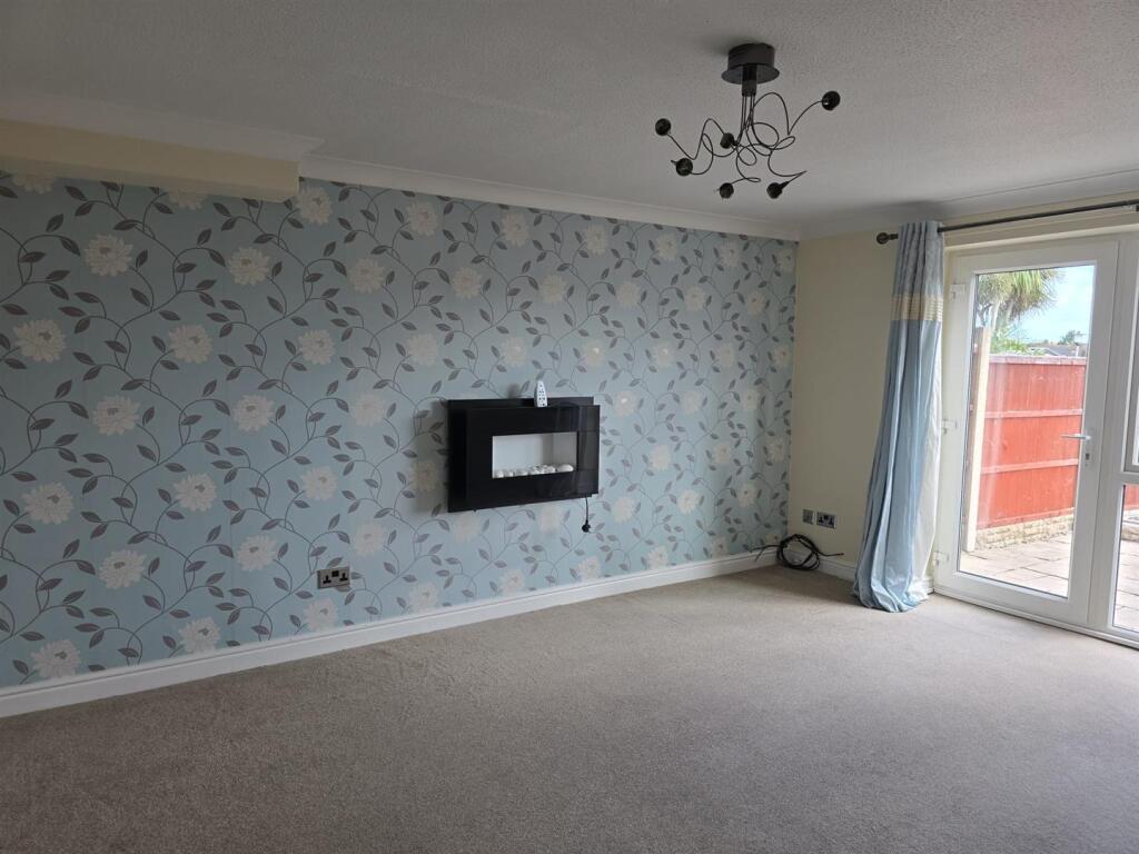 WhatsApp Image 2025-09-21 at 20.57.20_b4d35560.jpg