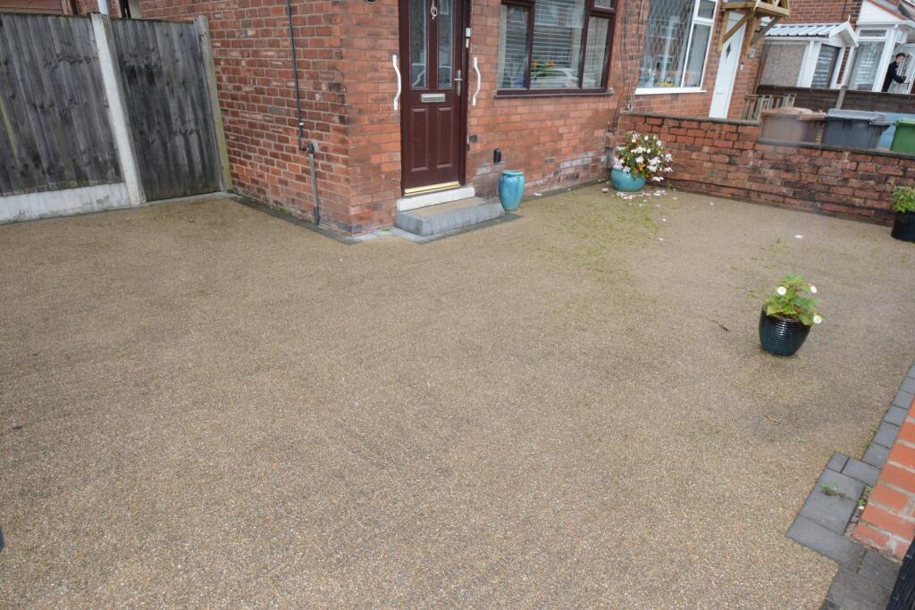 FRONT GARDEN
