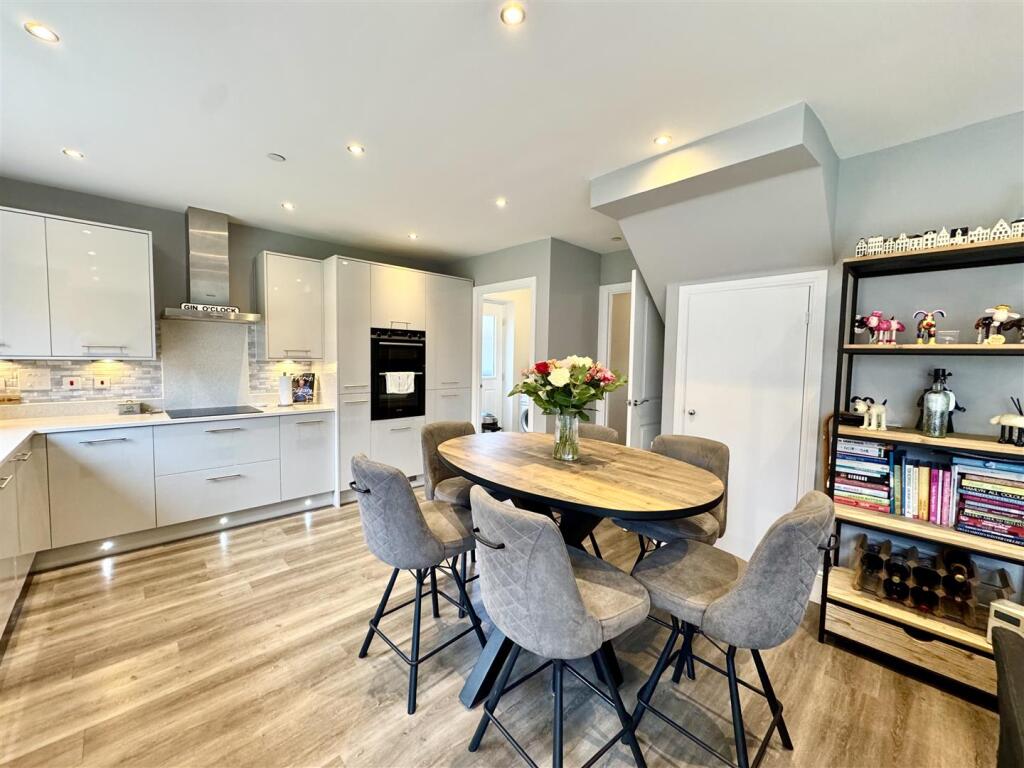 KITCHEN/DINING/FAMILY ROOM